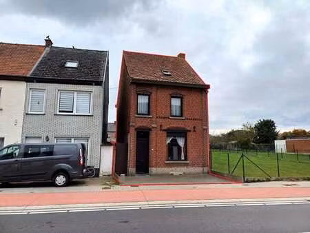 te renoveren woning met tal van mogelijkheden in het cent...