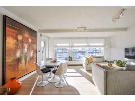 bel appartement meublé sur la place du triangle