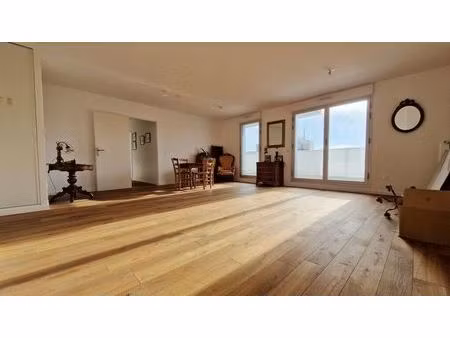 appartement au calme exposé sud avec terrasse de 26m² sans vis-à-vis.