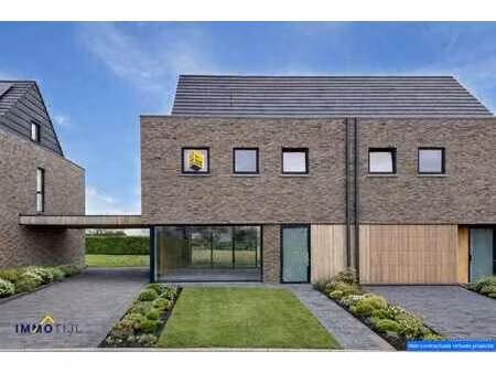 magnifique maison neuve casco avec carport et beau jardin!