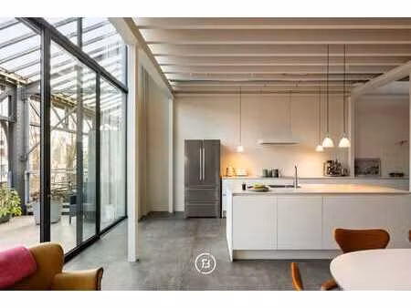 un loft unique avec du caractère  de l'espace et une histoi