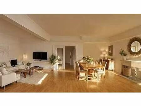 proche métro tomberg