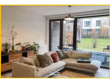 appartement au r-d-c avec 3 chambres et place de parking