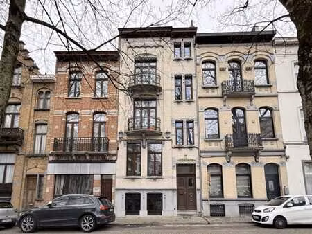 la chasse - appt. 1ch + bureau avec cour extérieure