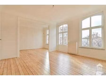 appartement 3 chambres avec balcon à louer à ixelles