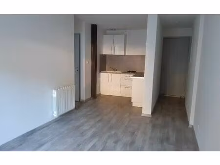 location appartement  m² t-1 à volonne  500 €