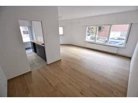 stockel: rez-de-chaussée  parking et balcon