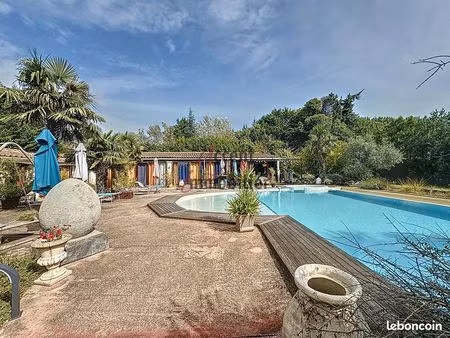 mas 12 pièces 375 m²