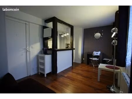 studio meublé 16m² proche bastille calme lumineux sans vis-à-vis avec eau/électricité/chau