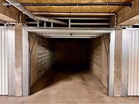 box fermé sécurisé et sec - stockage classique ou auto moto