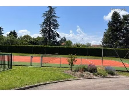 limite roanne appartement 69 m² piscine tennis