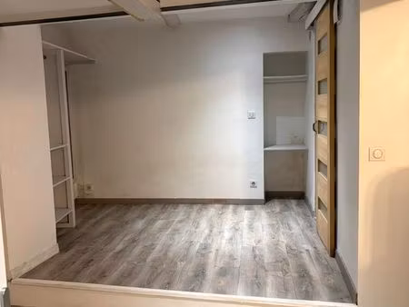 studio 25m2 centre historique de trets