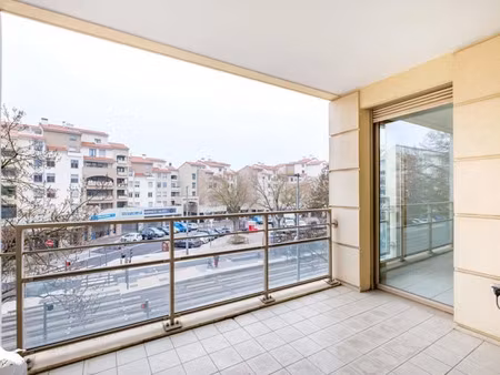 vente appartement 3 pièces 86 m² à bron (69500)  291 788 €