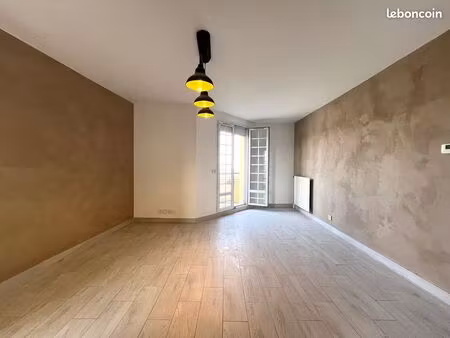 appartement - 46 21 m² - deux pièces - balcon - garage