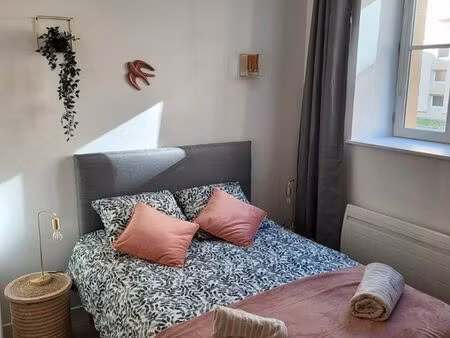 charmant studio 2 pas place ducale