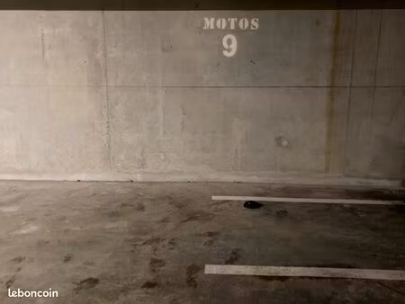 garage moto securise immeuble