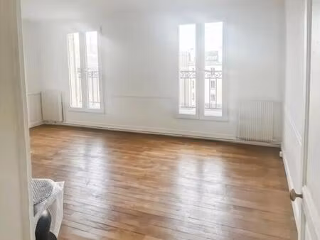 appartement de 4 pièces de 52 m² à paris 18