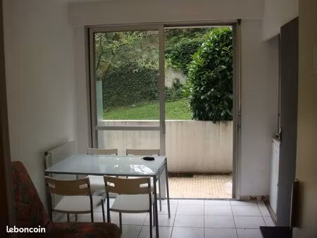 studio : caluire terrasse  piscine  tennis