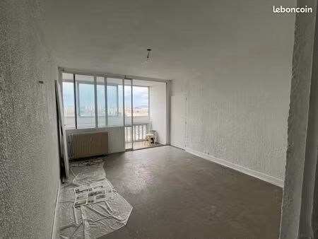 apparemment f5/t5 avec grand balcon sans vis avis