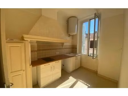 location appartement  m² t-2 à ollioules  572 €