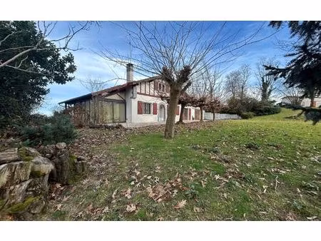 maison uhart-mixe m² t-8 à vendre  499 000 €