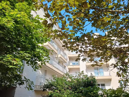 le plessis trevise -coeur de ville -rer eole 10-15 mn -a4 15 n