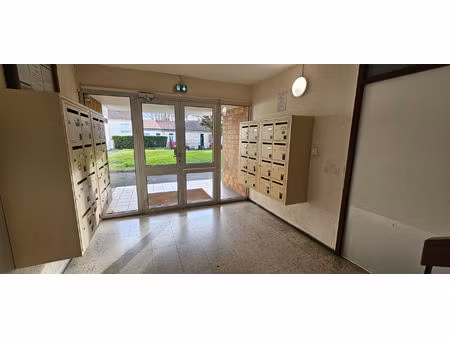 saintes t2 pièces 40 m² + garage