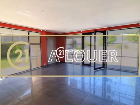 bénouville - a louer - local commercial environ 60 m²