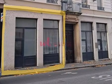 a vendre locaux commerciaux avec vitrine - 47m2 cours tolstoi à villeurbanne