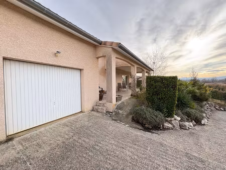 maison t4 de plain pied avec garage et jardin autour