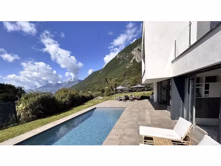 maison individuelle avec piscine