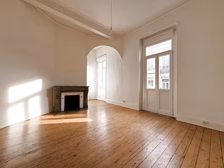 t3 avec balcon  parking et cave bordeaux centre