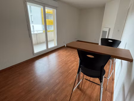 charmant t2 dans résidence avec piscine