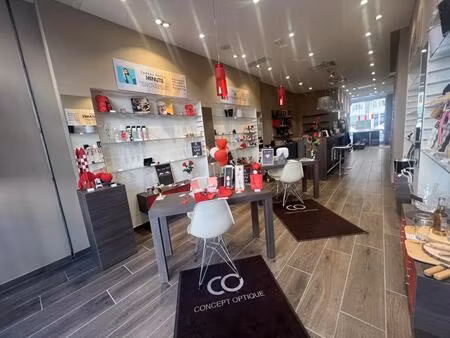 local commercial d'environ 60 m² /place michelet 43000 le puy en velay