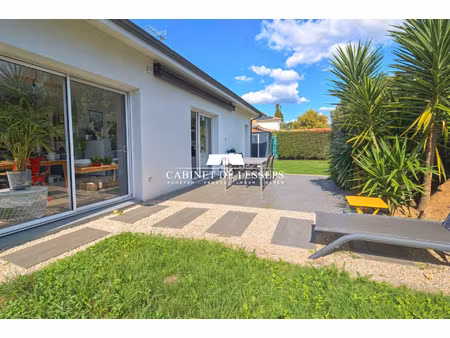 maison récente de plain-peid située dans un quartier paisible