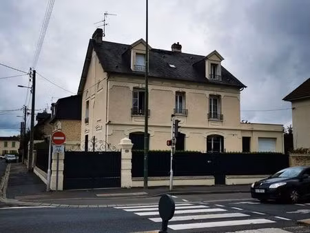 f2 40m² 142 rue de falaise avec garage