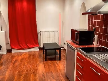 studio entièrement équipé à louer dans le village de l'escarene