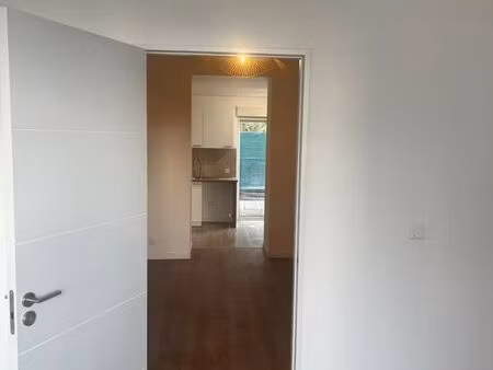 3 pieces refait à neuf proche mairie