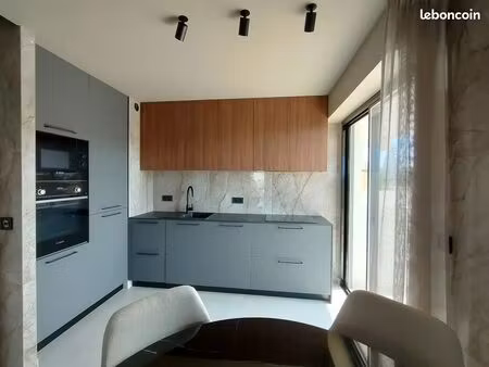 2 pièces meublé dernier étage  terrasse  parking