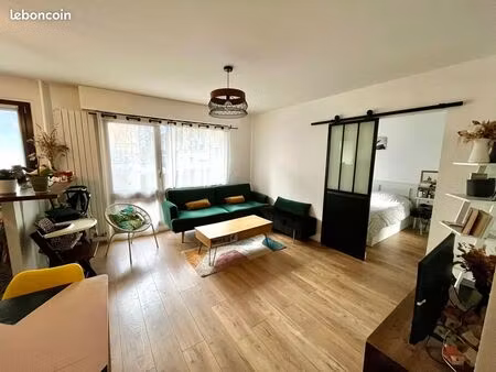 loue grand 2 pièces meublé – 42m² – balcon plein sud – nombreux rangements – paris 18e