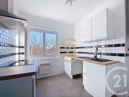 appartement f3 à louer - 3 pièces - 61 20 m2 - remoulins - 30 - languedoc-roussillon