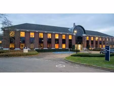 866 m² de bureaux près de r0