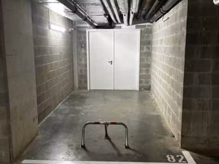 parking central à louer à halle