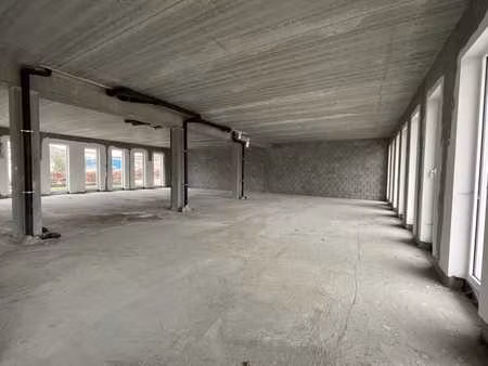 espace de vente de 360 m² avec une excellente visibilité ...