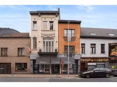 commerce avec logement au centre de grammont !