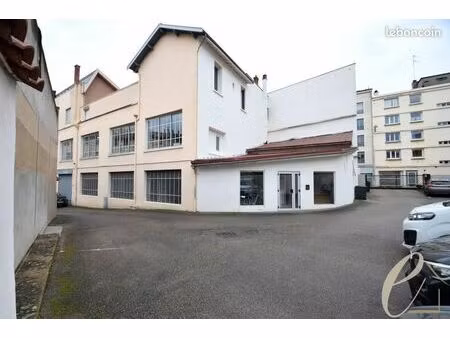 local 590 m² lyon