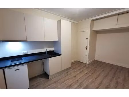 location appartement  m² t-1 à paris 5  760 €