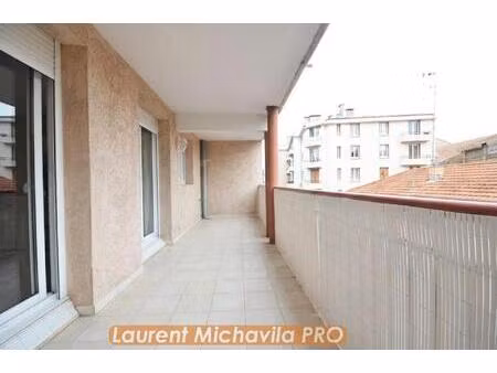 magnifique appartement de 68m2 avec terrasse et place de parking couverte