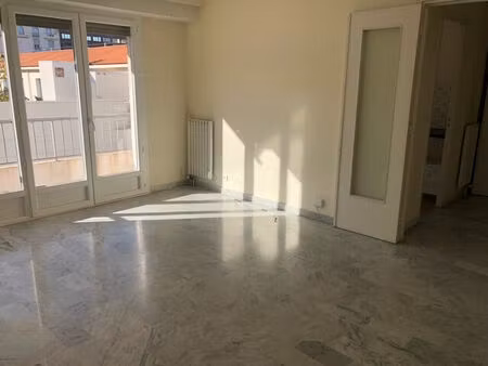 location appartement 2 pièces 47 m² à nice (06000)