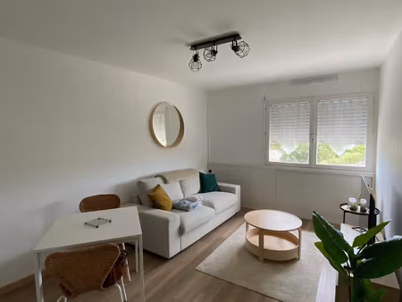 'arc en ciel' studio à louer vue forêt